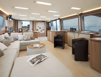 Monte Carlo Yachts MCY 86, Interior