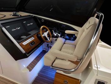 Chris Craft Calypso 35 , Helm Station