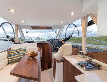 Galeon 300 Fly, Interior