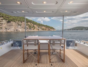 Sirena 60, Deck Area