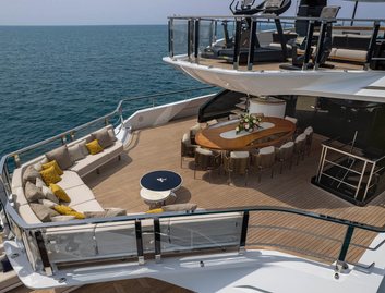 Mangusta Oceano 50, Deck Area