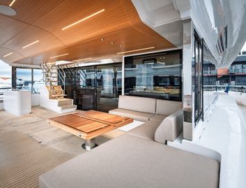 VisionF E-Cat 80 , Deck Area