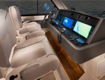 Riviera 54 Enclosed Flybridge, Helm Station