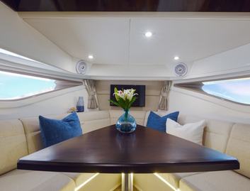 Sea Ray Sundancer 320 Coupe, Interior