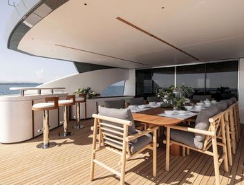 Azimut Magellano 30M, Fly Deck/Sportdeck