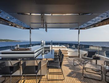 Custom Line Navetta 42, Fly Deck/Sportdeck