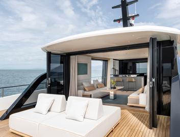 Azimut Grande 30M, Fly Deck/Sportdeck