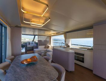 Absolute 70 FLY, Interior