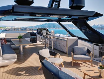 Sunseeker 94 Yacht Mk2, Fly Deck/Sportdeck