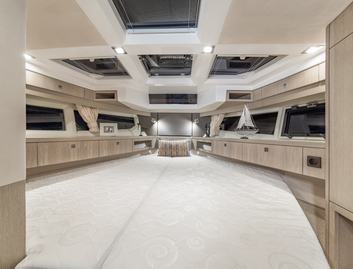 Galeon 360 Fly, Accommodation