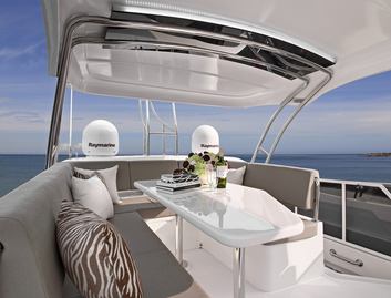 Horizon E56, Fly Deck/Sportdeck