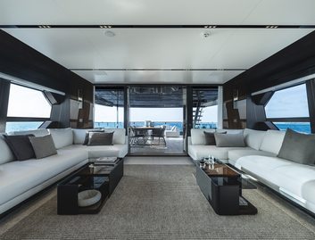 Riva 130 Bellissima, Interior