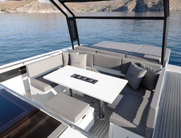 De Antonio D36 Open, Deck Area
