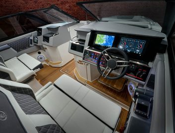 Cobalt Boats R35 Outboard , Helm Station