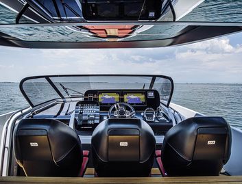 Cranchi A46 Luxury Tender, Helm Station