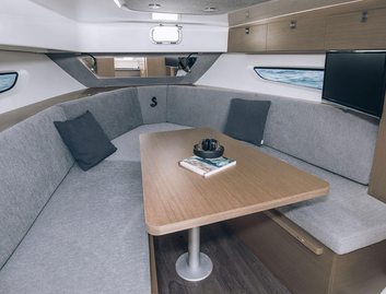 Beneteau Gran Turismo 32, Interior