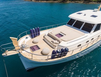 Sasga Yachts Menorquin 55 HT, Deck Area