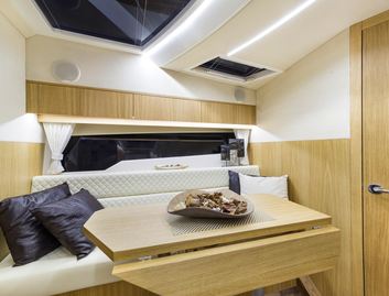 Galeon 335 HTS, Interior