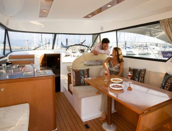 Beneteau Antares 36, Interior