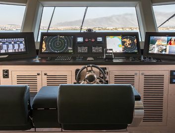 Numarine 40MXP, Helm Station