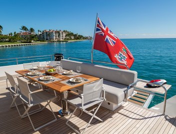 Delta Powerboats Delta 88 Carbon, Deck Area