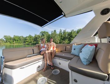 Sea Ray Sundancer 350 Mk3, Deck Area