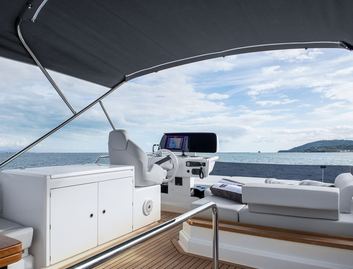 Ferretti 500, Fly Deck/Sportdeck