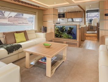 Gulf Craft Nomad 65, Interior