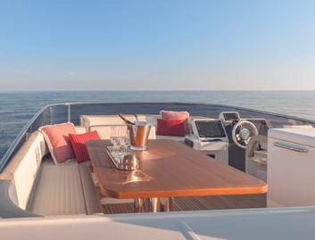 Azimut Magellano 66 Gen 1, Fly Deck/Sportdeck