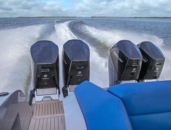 Vanquish VQ45 Veloce, Deck Area