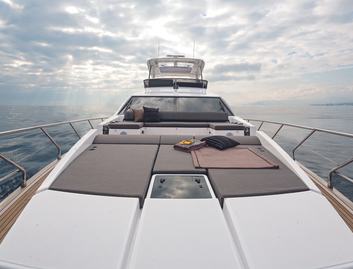 Azimut 66 Mk1, Deck Area