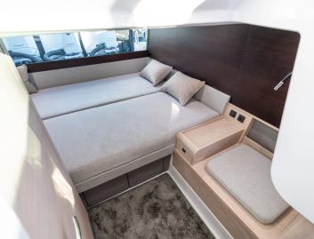 Axopar 45 XC Cross Cabin, Accommodation