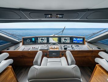 Viking 82SB, Helm Station