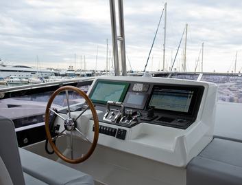 Greenline Oceanclass 65, Helm Station