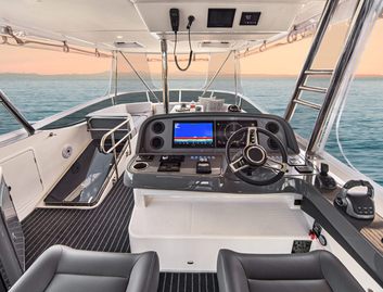 Riviera 46 Sport Motor Yacht, Helm Station