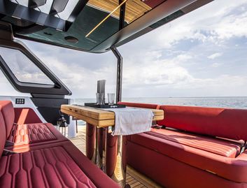 Cranchi A46 Luxury Tender, Deck Area