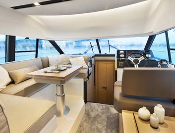 Prestige 420 Gen 1, Interior