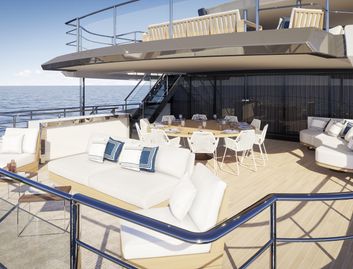 Benetti Diamond 44M, Deck Area