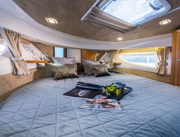 Marex 360 Cabriolet Cruiser, Accommodation