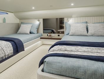 Riviera 4300 Sports Express , Accommodation