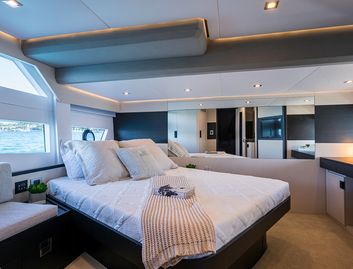 Okean 50X, Accommodation