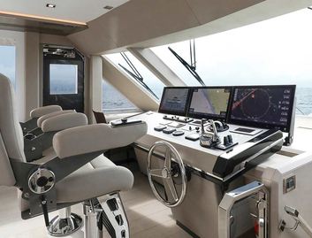 Ocean Alexander 32E, Helm Station