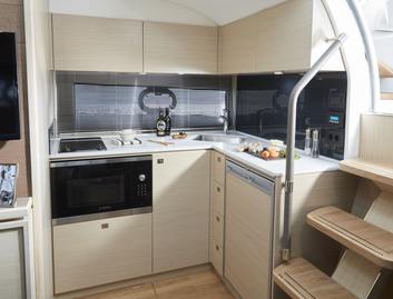 Princess V40  Mk3, Interior