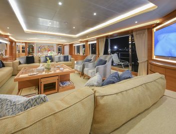 Gulf Craft Majesty 135, Interior