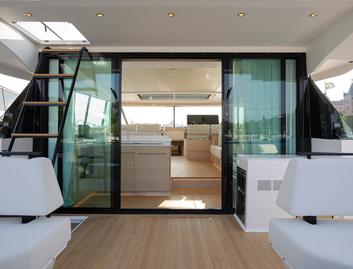 Delta Powerboats 72 , Deck Area