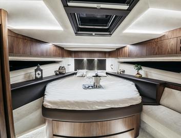 Galeon 680 Fly, Accommodation