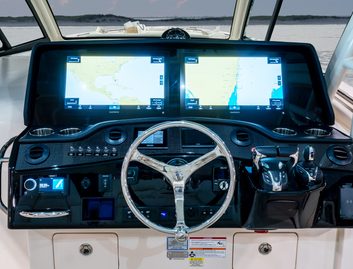 Grady-White Canyon 456 , Helm Station