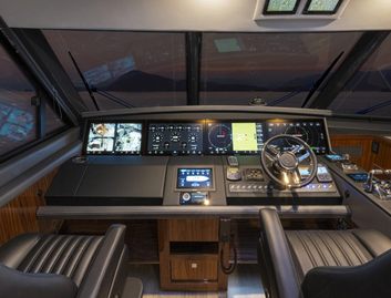 Riviera 72 Sports Motor Yacht Series II Gen 3, Helm Station