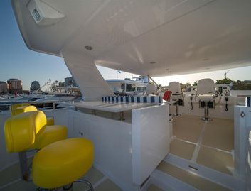 Outer Reef 900 Motoryacht, Fly Deck/Sportdeck