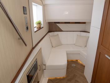 Regal 43 SAV , Interior